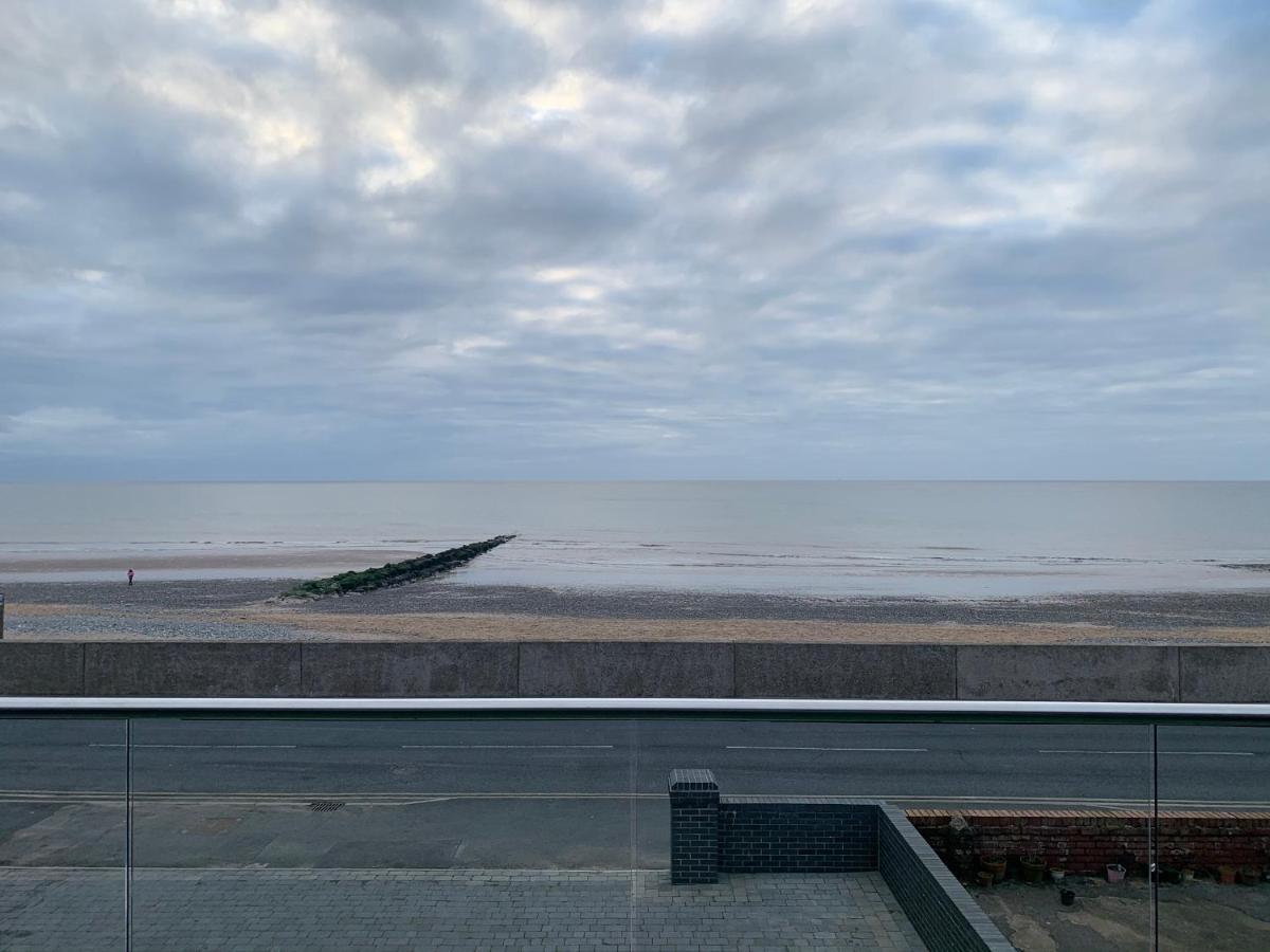 Beach View Apartment With Balcony And Sea View - Pet Friendly Cleveleys Exteriör bild