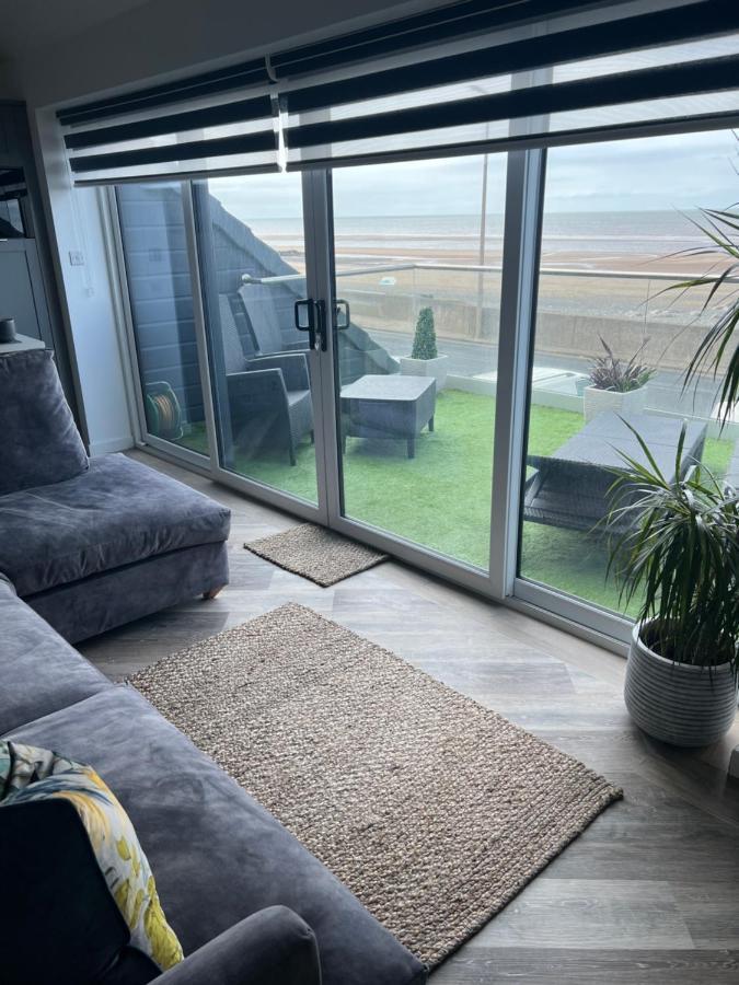 Beach View Apartment With Balcony And Sea View - Pet Friendly Cleveleys Exteriör bild